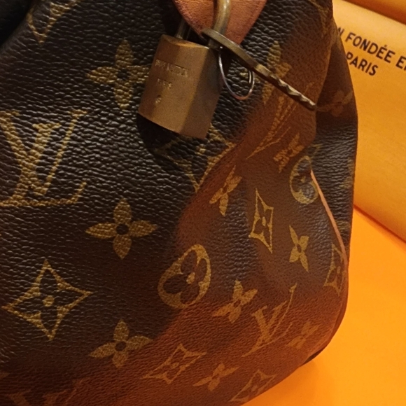 Louis Vuitton Speedy 30 **41 year old Vintage Bag** - Picture 9 of 14
